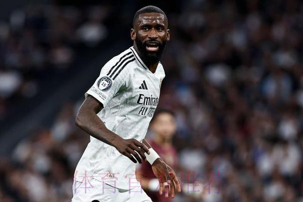 吕迪格在健身房训练 看起来能参加西超杯决赛